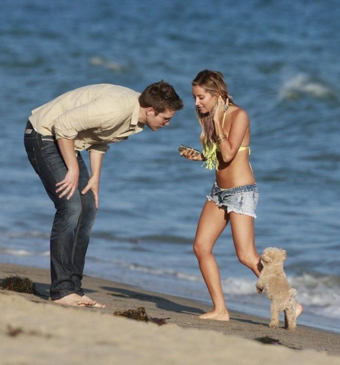 Famosos en la playa: 25 cosas raras que hacen ellos y tú no (FOTOS)