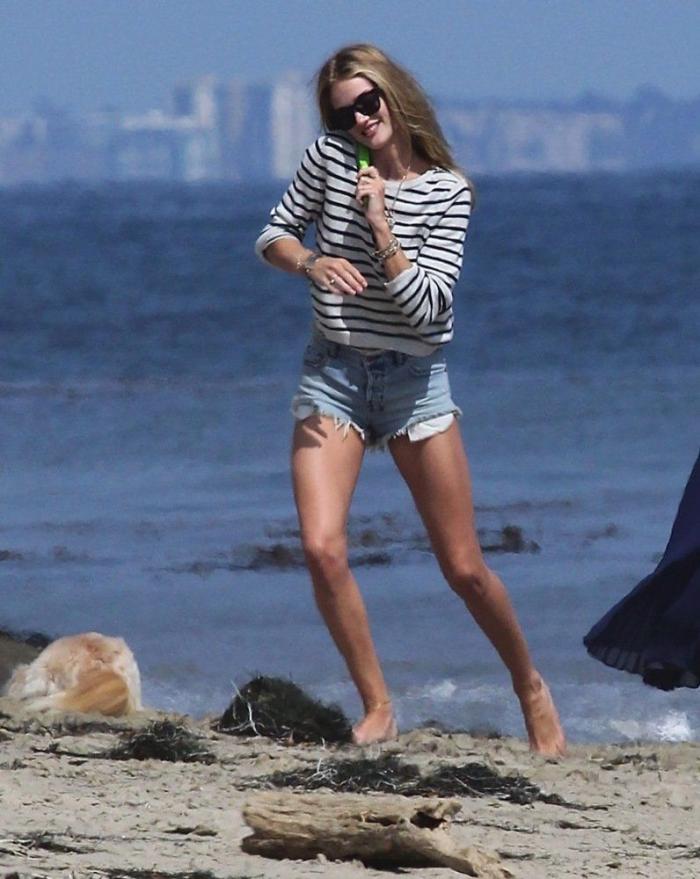 Famosos en la playa: 25 cosas raras que hacen ellos y tú no (FOTOS)