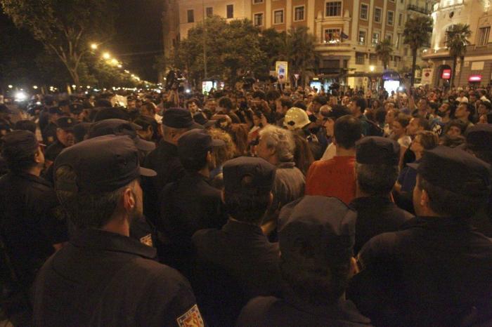 Los funcionarios vuelven a salir a la calle y cortan la Gran Vía de Madrid