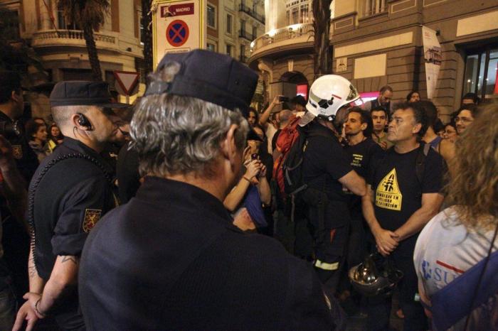Los funcionarios vuelven a salir a la calle y cortan la Gran Vía de Madrid