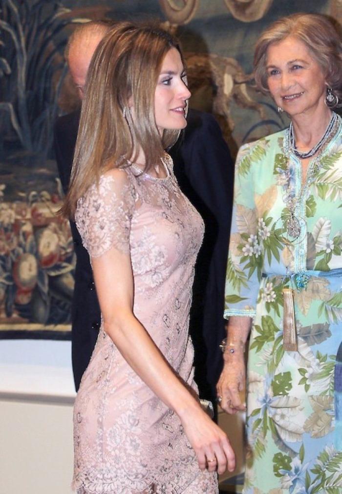 Letizia en Mallorca: traición del maquillaje y mini 'encubierta' en la recepción del Palacio de la Almudaina de 2012 (FOTOS)