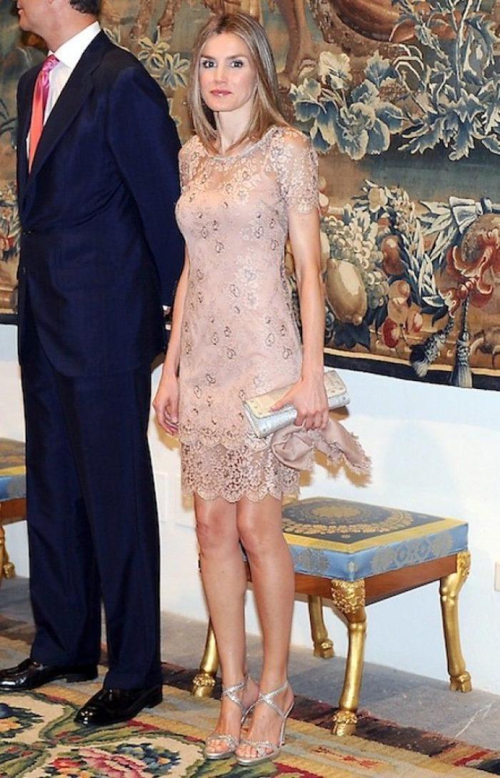 Letizia en Mallorca: traición del maquillaje y mini 'encubierta' en la recepción del Palacio de la Almudaina de 2012 (FOTOS)