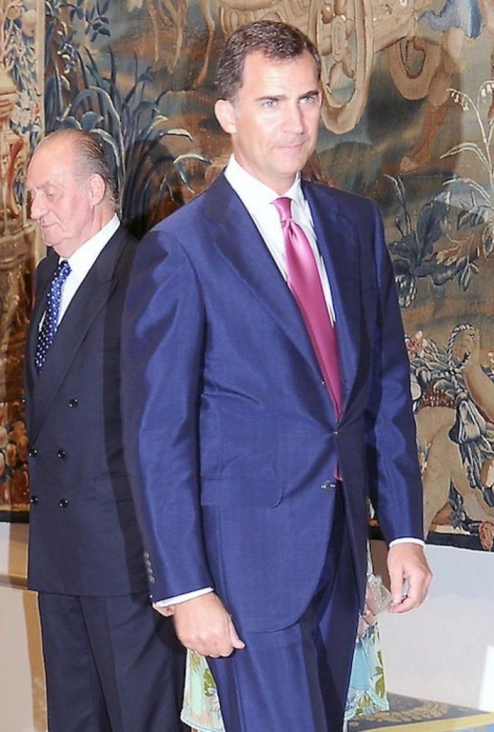 Letizia en Mallorca: traición del maquillaje y mini 'encubierta' en la recepción del Palacio de la Almudaina de 2012 (FOTOS)