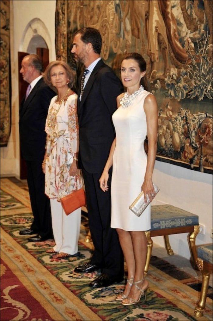 Letizia en Mallorca: traición del maquillaje y mini 'encubierta' en la recepción del Palacio de la Almudaina de 2012 (FOTOS)