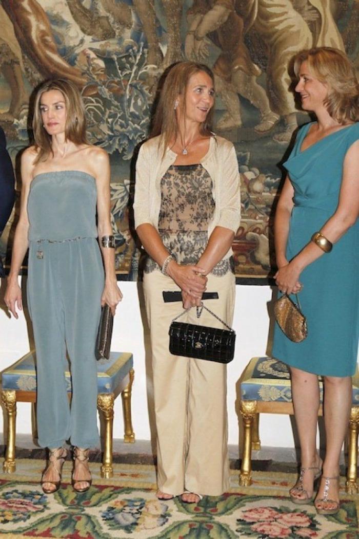 Letizia en Mallorca: traición del maquillaje y mini 'encubierta' en la recepción del Palacio de la Almudaina de 2012 (FOTOS)