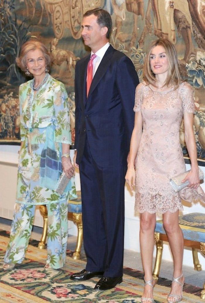 Letizia en Mallorca: traición del maquillaje y mini 'encubierta' en la recepción del Palacio de la Almudaina de 2012 (FOTOS)