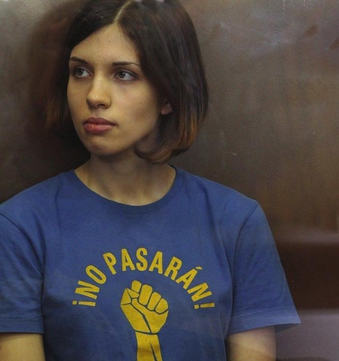 La líder de las Pussy Riot huye de Rusia en una fuga de película