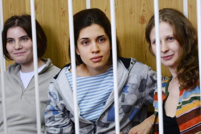 La líder de las Pussy Riot huye de Rusia en una fuga de película