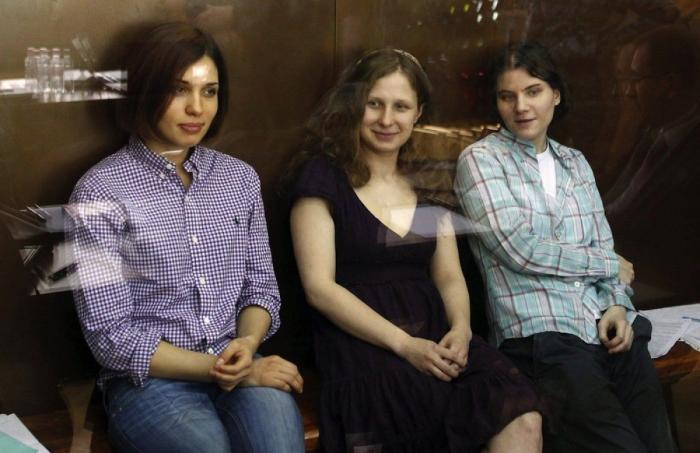 La líder de las Pussy Riot huye de Rusia en una fuga de película