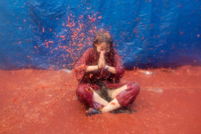 Precio Tomatina: si quieres que te lancen tomates en Buñol tendrás que pagar 10 euros (FOTOS)