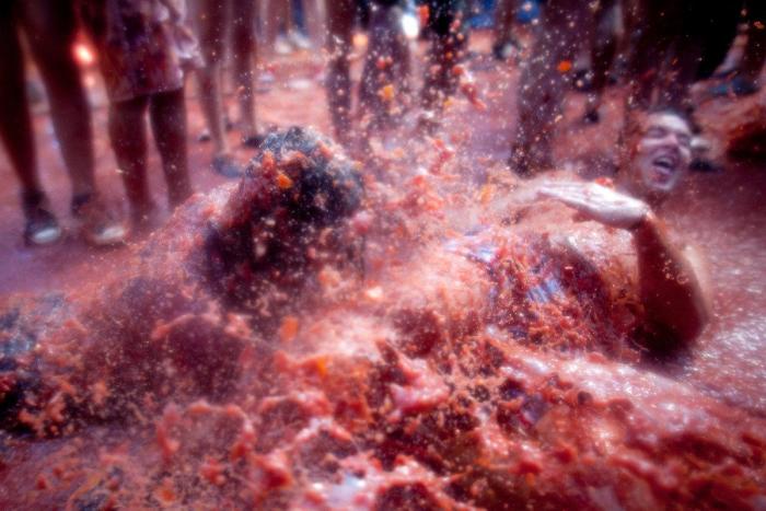 Precio Tomatina: si quieres que te lancen tomates en Buñol tendrás que pagar 10 euros (FOTOS)
