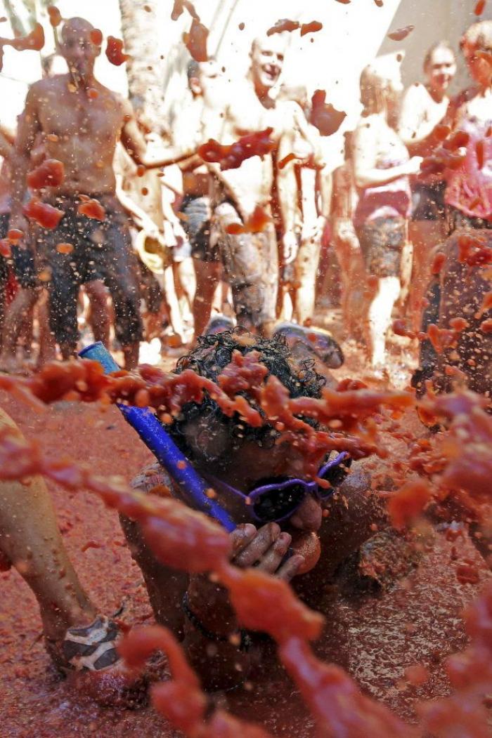 Precio Tomatina: si quieres que te lancen tomates en Buñol tendrás que pagar 10 euros (FOTOS)