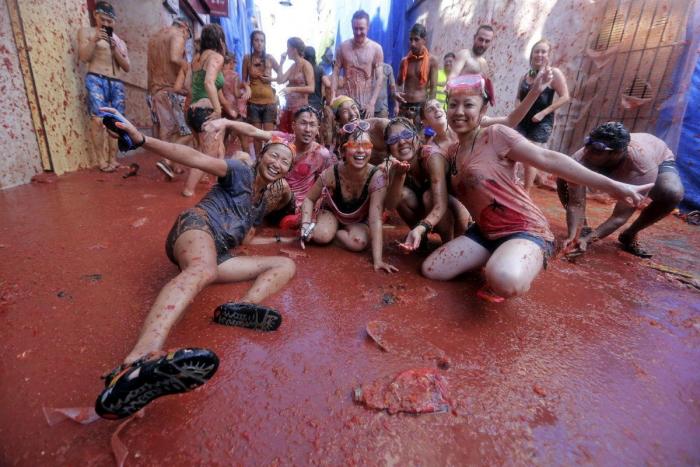 Precio Tomatina: si quieres que te lancen tomates en Buñol tendrás que pagar 10 euros (FOTOS)