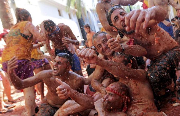 Precio Tomatina: si quieres que te lancen tomates en Buñol tendrás que pagar 10 euros (FOTOS)