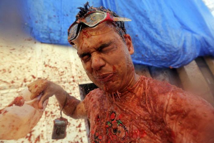 Precio Tomatina: si quieres que te lancen tomates en Buñol tendrás que pagar 10 euros (FOTOS)
