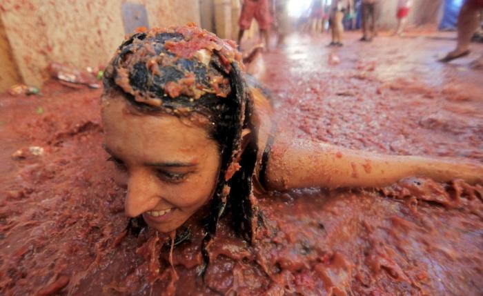 Precio Tomatina: si quieres que te lancen tomates en Buñol tendrás que pagar 10 euros (FOTOS)