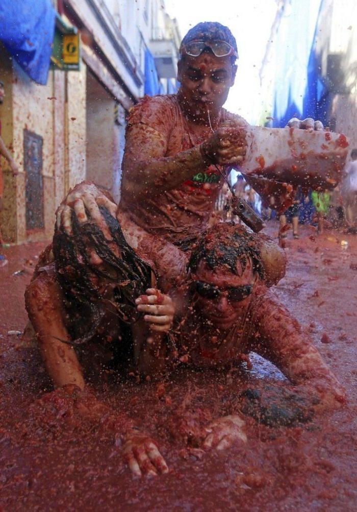 Precio Tomatina: si quieres que te lancen tomates en Buñol tendrás que pagar 10 euros (FOTOS)
