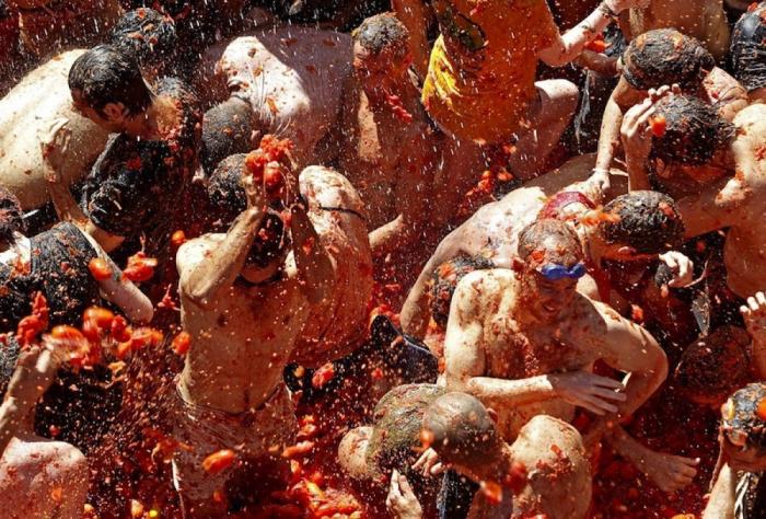 Precio Tomatina: si quieres que te lancen tomates en Buñol tendrás que pagar 10 euros (FOTOS)