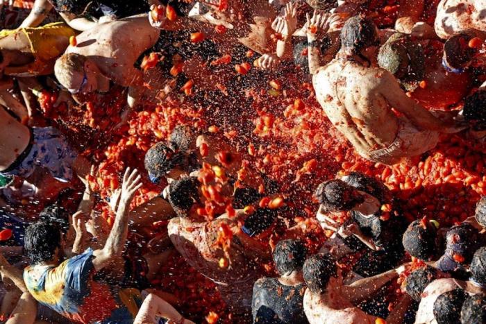 Precio Tomatina: si quieres que te lancen tomates en Buñol tendrás que pagar 10 euros (FOTOS)