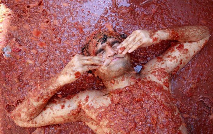 Precio Tomatina: si quieres que te lancen tomates en Buñol tendrás que pagar 10 euros (FOTOS)