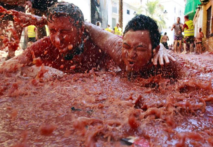 Precio Tomatina: si quieres que te lancen tomates en Buñol tendrás que pagar 10 euros (FOTOS)