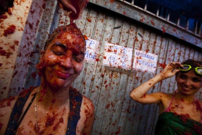 Precio Tomatina: si quieres que te lancen tomates en Buñol tendrás que pagar 10 euros (FOTOS)