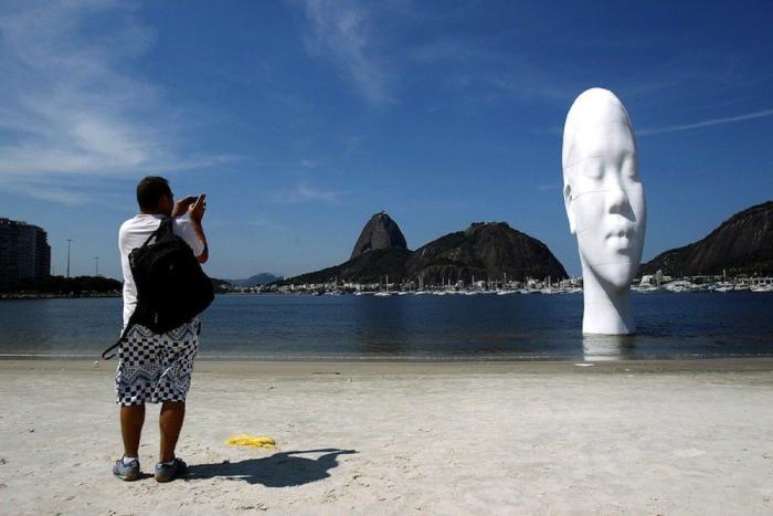 Jaume Plensa: nueva escultura en una playa de Río, en Brasil (FOTOS)