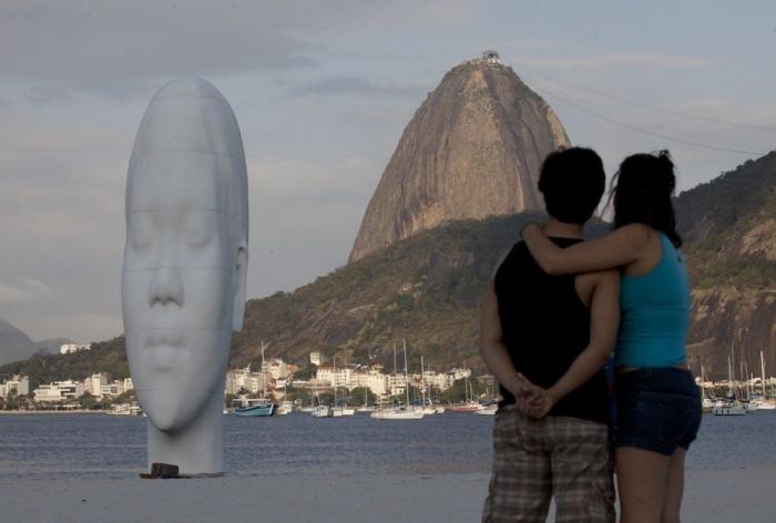 Jaume Plensa: nueva escultura en una playa de Río, en Brasil (FOTOS)