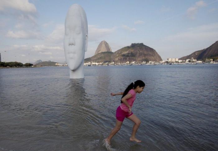 Jaume Plensa: nueva escultura en una playa de Río, en Brasil (FOTOS)