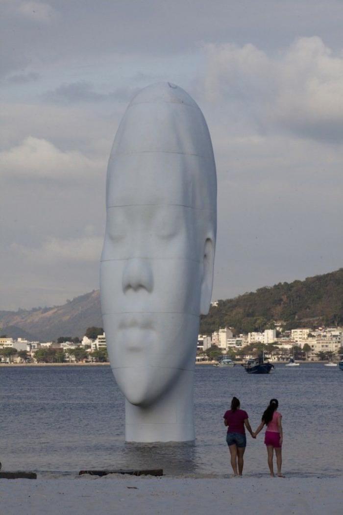 Jaume Plensa: nueva escultura en una playa de Río, en Brasil (FOTOS)