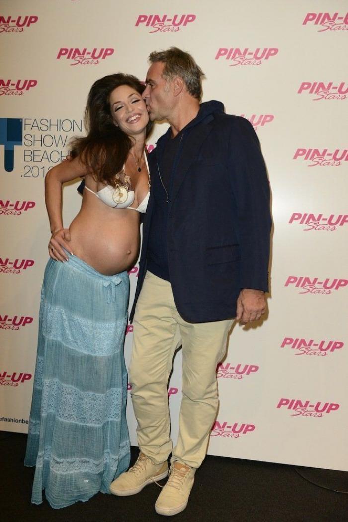 Raffaella Fico, modelo embarazada en bikini en la pasarela de Milán (FOTOS)