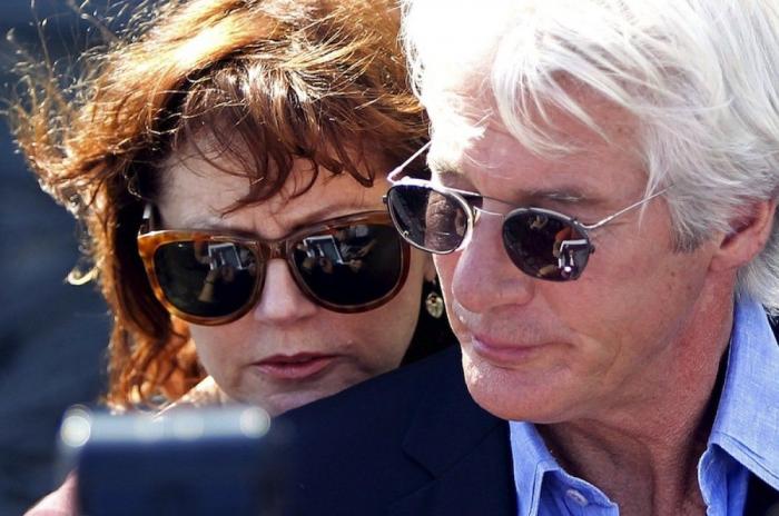 "Lo que está sucediendo con la educación es para tirarse de los pelos": Penélope Cruz presenta "Volver a nacer" en San Sebastián (FOTOS)