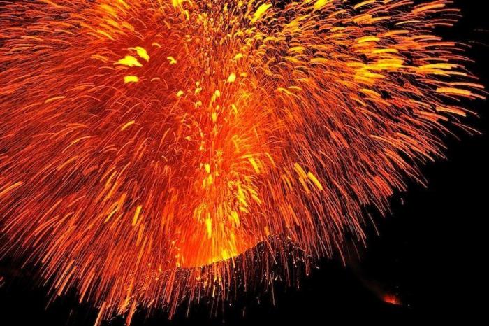 La foto de Rob Leslie del impacto de una piedra en el océano durante la puesta de sol se hace viral (FOTO, VÍDEO)