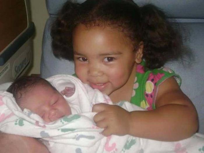 La viral emoción de un niño al saber que va a tener un hermanito