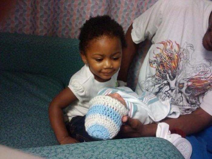 La viral emoción de un niño al saber que va a tener un hermanito