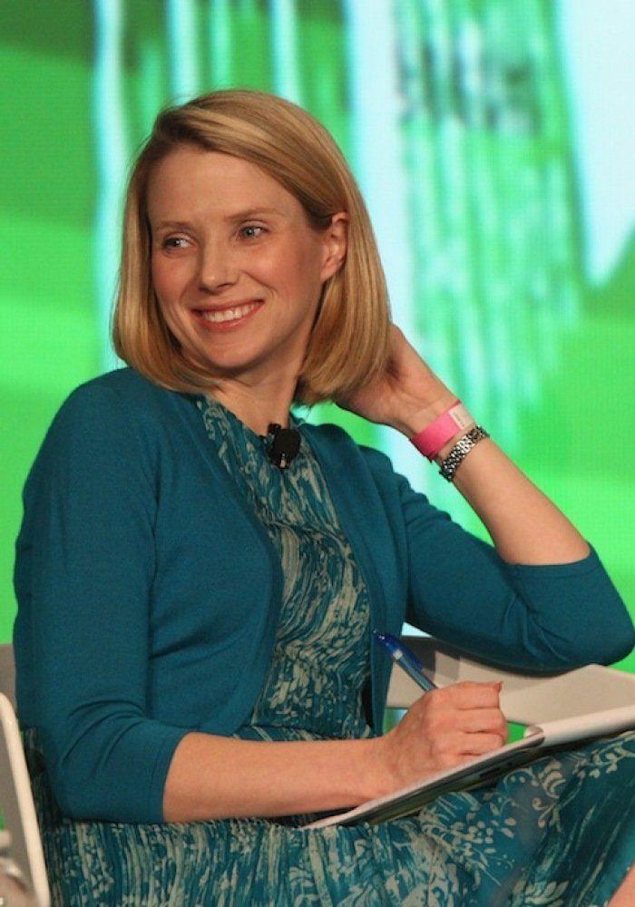 Marissa Mayer ignora al "viejo verde" al que el auditorio le ríe las gracias en una junta de accionistas de Yahoo! (VÍDEO)
