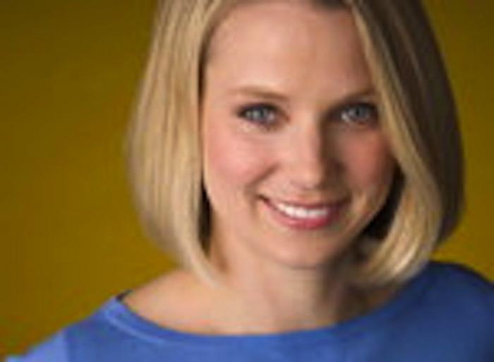 Marissa Mayer ignora al "viejo verde" al que el auditorio le ríe las gracias en una junta de accionistas de Yahoo! (VÍDEO)