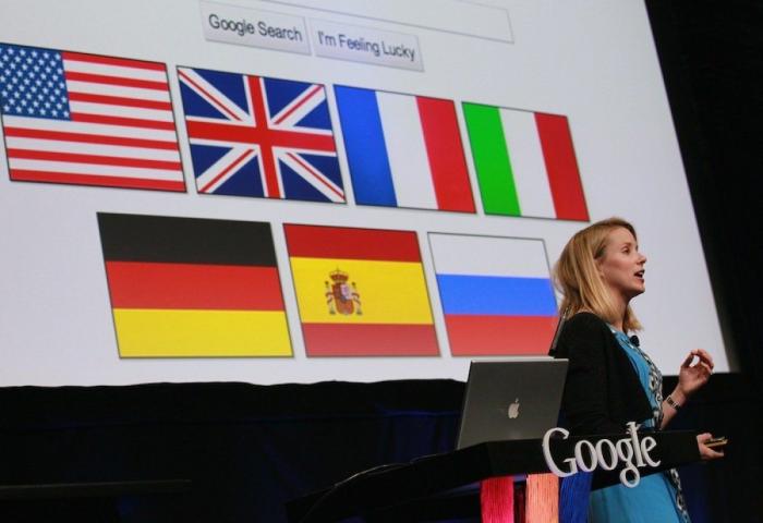Marissa Mayer ignora al "viejo verde" al que el auditorio le ríe las gracias en una junta de accionistas de Yahoo! (VÍDEO)