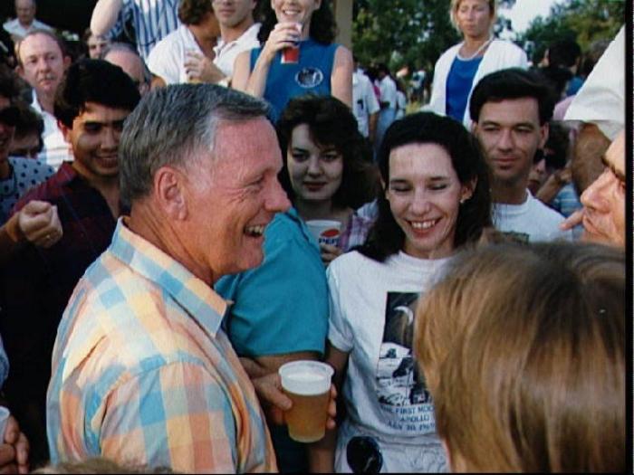 Muerte de Neil Armstrong: ¿Lance Armstrong? ¿Neil Young? ¿Quién se murió? (FOTOS, TUITS)