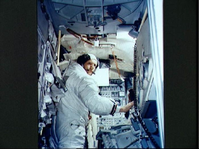 Muerte de Neil Armstrong: ¿Lance Armstrong? ¿Neil Young? ¿Quién se murió? (FOTOS, TUITS)