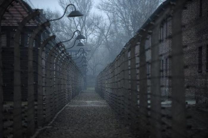 Críticas al museo de Auschwitz por colocar duchas para combatir el calor