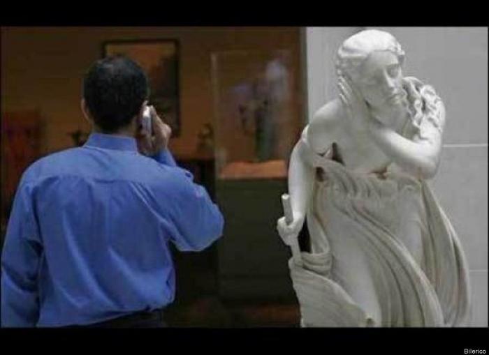 Rajoy coronado, El Rey León y otras fotos en el momento preciso