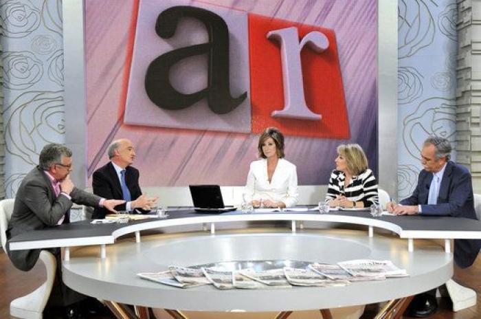 David Cantero sorprende a Isabel Jiménez con lo que hizo al final del informativo de Telecinco