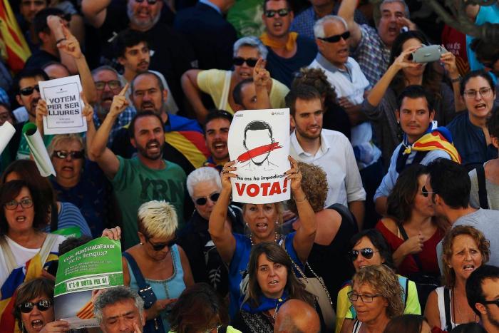 "Con Franco esto sí pasaba": segunda concentración y 'cacerolada' en Cataluña tras la operación contra el 1-O