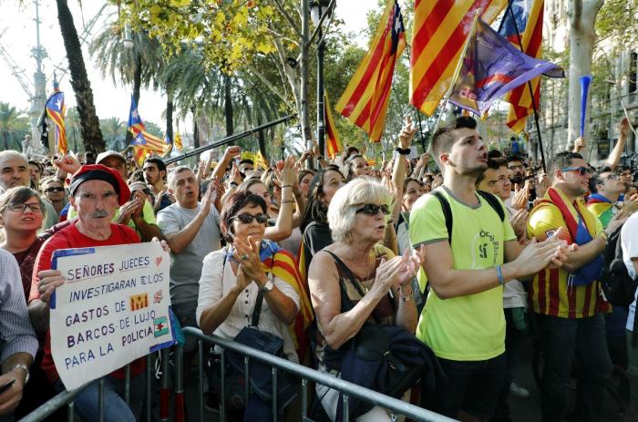 "Con Franco esto sí pasaba": segunda concentración y 'cacerolada' en Cataluña tras la operación contra el 1-O