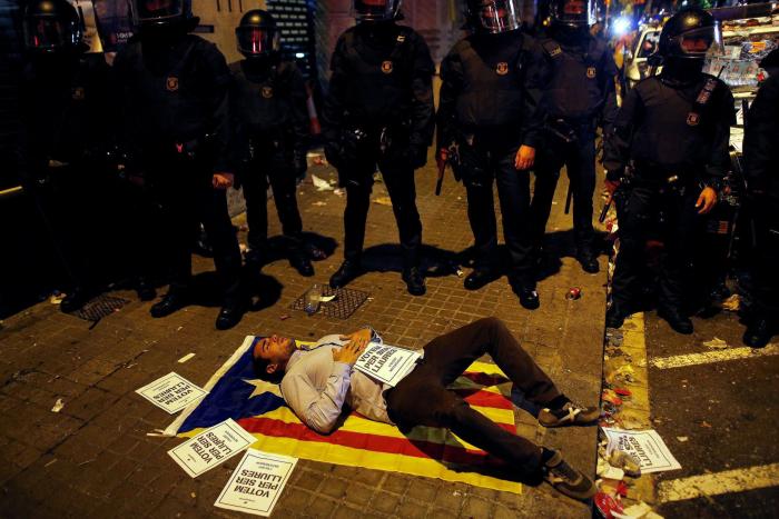 "Con Franco esto sí pasaba": segunda concentración y 'cacerolada' en Cataluña tras la operación contra el 1-O