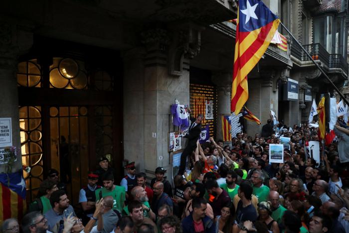 "Con Franco esto sí pasaba": segunda concentración y 'cacerolada' en Cataluña tras la operación contra el 1-O