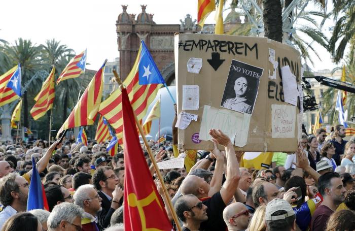 "Con Franco esto sí pasaba": segunda concentración y 'cacerolada' en Cataluña tras la operación contra el 1-O