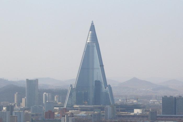 Desvelado el interior del misterioso hotel 'fantasma' Ryugyong en Corea del Norte (FOTOS)