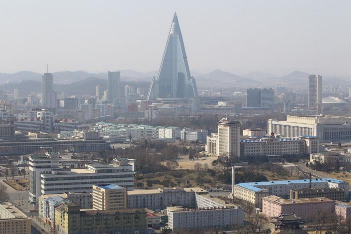 Desvelado el interior del misterioso hotel 'fantasma' Ryugyong en Corea del Norte (FOTOS)